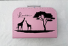 Bonvibes-Giftshop Koffertje met naam | Safari giraffen | Roze