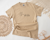 Bonvibes-Giftshop T-shirt met naam | Geboortejaar kleur sand